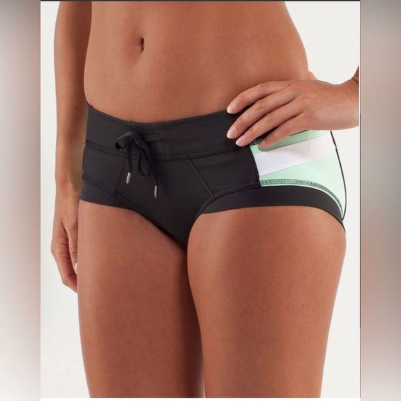 Lululemon Heat It Up Hot Yoga Shorts Bottoms 4 - Picture 1 of 12